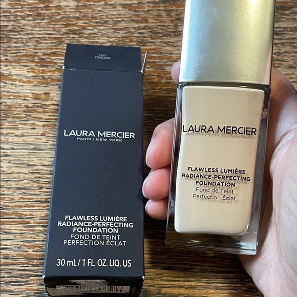 Laura Mercier Flawless Lumière Foundation - Cream - Picture 1 of 5